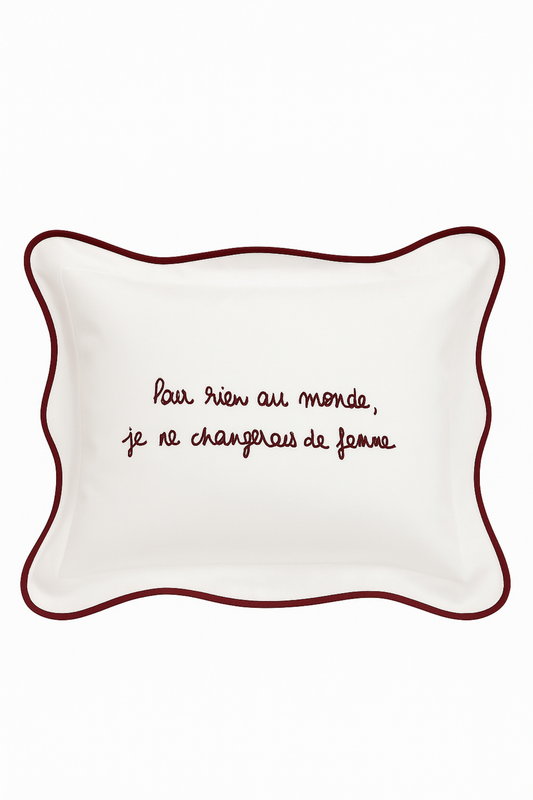 Coussin brodé 100% coton – “Pour rien au monde, je ne changerais de femme" – 40×30 cm – Coussin inclus - Bordeaux
